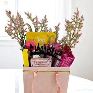 بوكس التخرج الوردي الفاخر – 9 منتجات مميزة